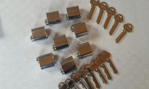 Låssystem bild med cylindrar och nycklar