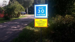 Rekommenderad hastighet 30 km med tilläggstavla